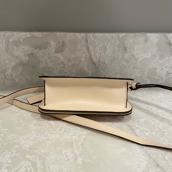 Brand new never used Coach bag. Crossbody/Shoulder bag. Tags included. - Picture 4 of 7